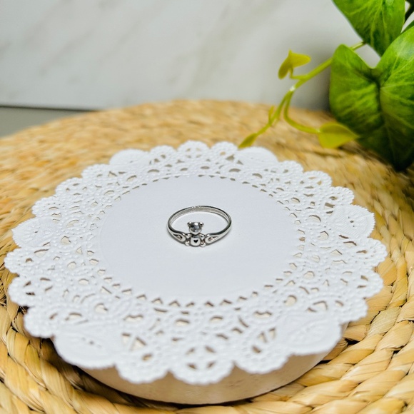 Sterling Silver Vintage Dainty Teddy Bear with Heart Ring, Size 5.5 - Picture 6 of 12